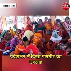 सौलह श्रंगार कर महिलाओं ने की पूजा