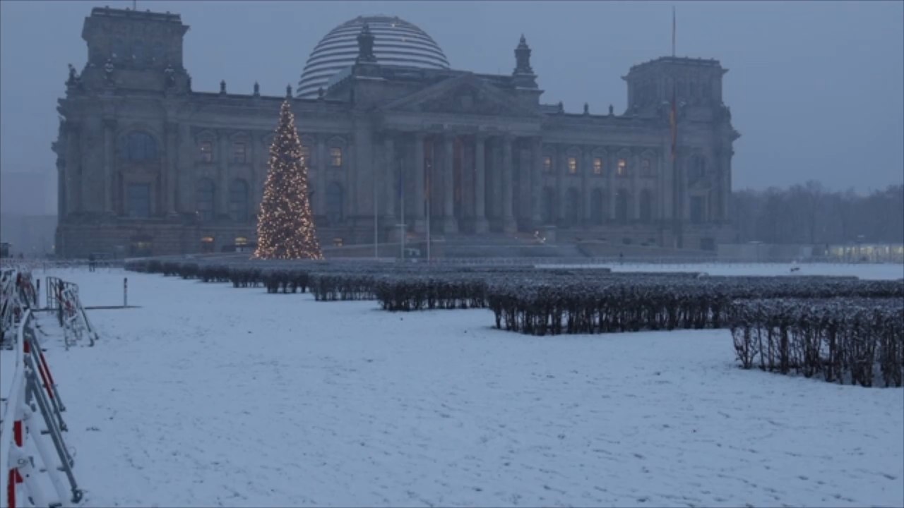 Winterlicher wochenstart mit schnee und frost