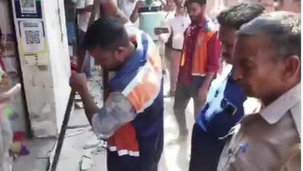 मथुरा: अवैध अतिक्रमण पर चला नगर निगम का हंटर, मंदिरों और धार्मिक स्थलों के रास्ते हुए साफ