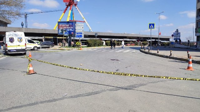 Bakırköy Adliyesi önünde silahlı saldırı: Yaralılar var