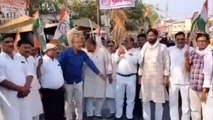 भोजपुर: कांग्रेस कार्यकर्ताओं ने प्रधानमंत्री नरेंद्र मोदी का फूंका पुतला, विरोध में की नारेबाजी