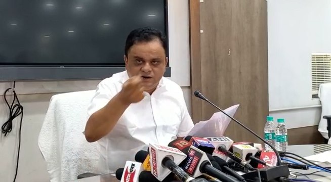 কাঁচের ঘরে বসে আর ঢিল ছুঁড়বেন না, সিপিএমকে হুঁশিয়ারি ব্রাত্য বসুর | Oneindia Bengali