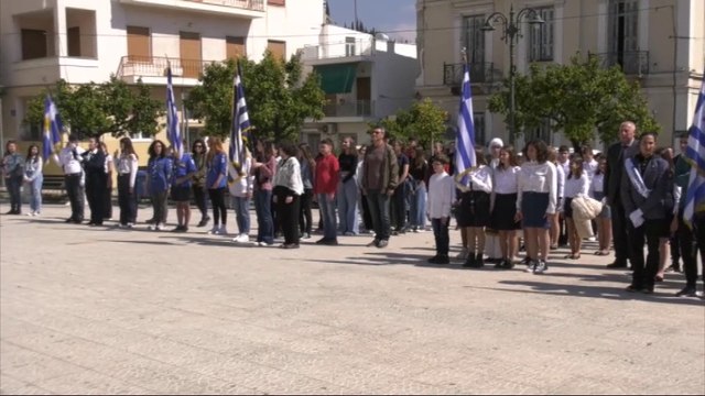 Κατάθεση στεφάνων από μαθητές της Λαμίας για την επέτειο της 25ης Μαρτίου 1821