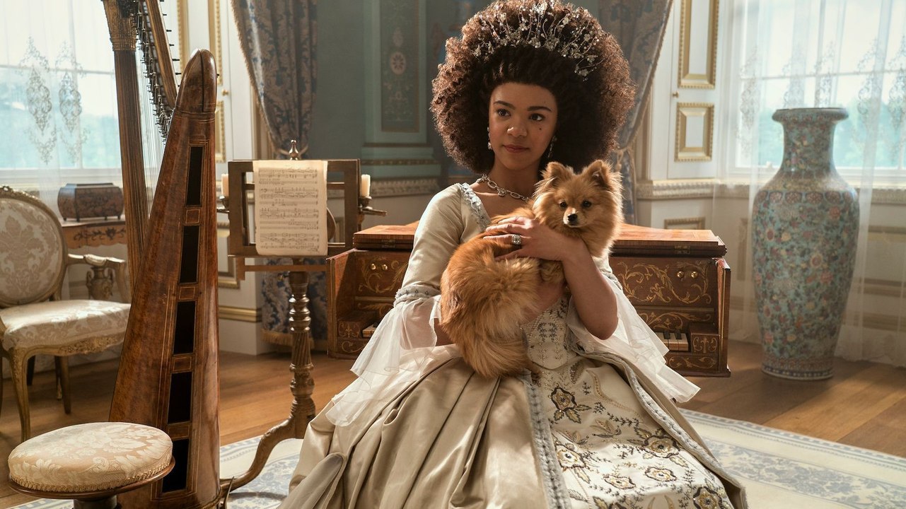 « La Reine Charlotte » : la série dérivée de « Bridgerton » dévoile une bande-annonce romantique
