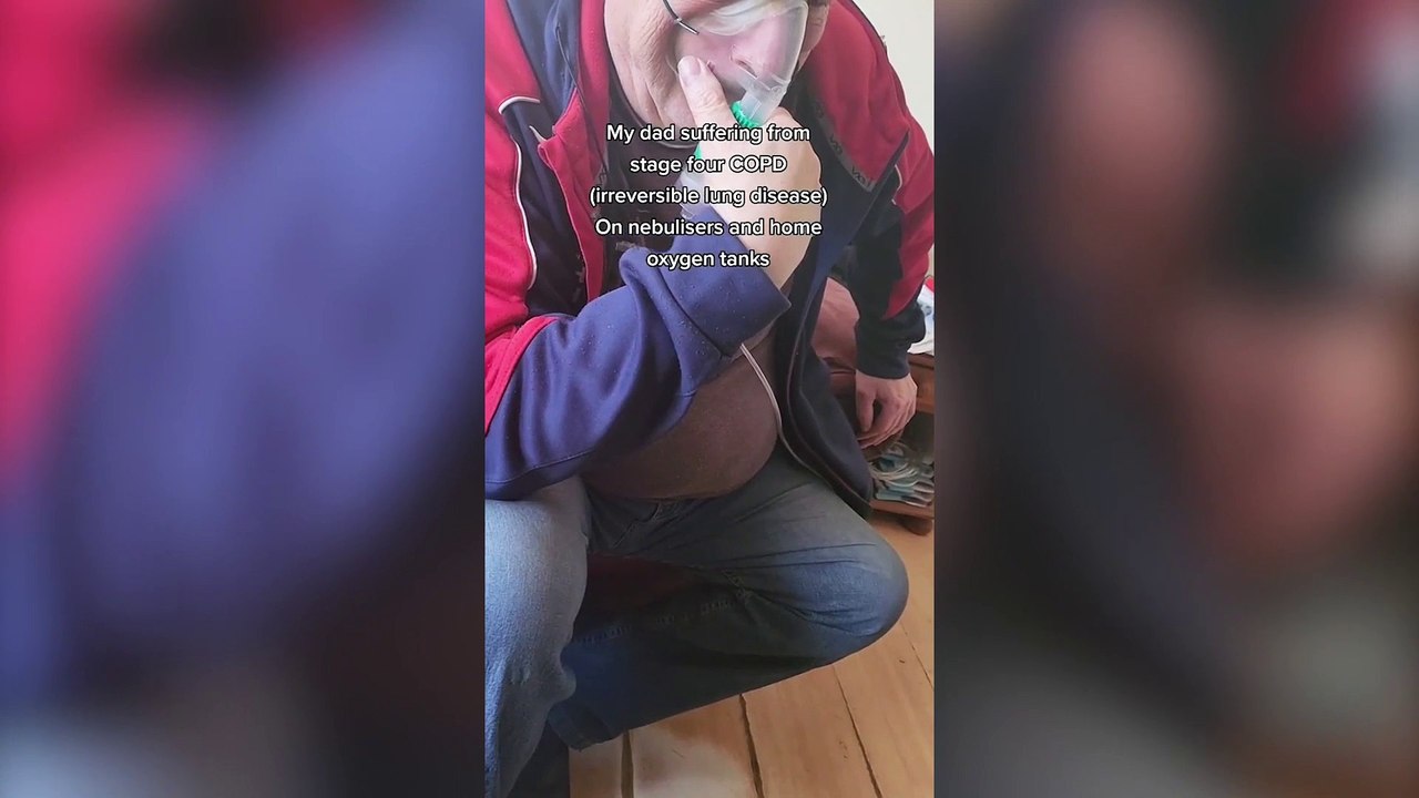 Dark-humoured parrot relentlessly mocks man with irreversible lung condition and persistent cough