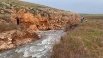 Görenler gözlerine inanamadı! Binlerce yıldır akan derenin suyu kayaların arasında kayboluyor