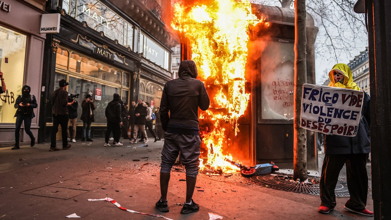 441 policiers blessés, 903 feux déclarés... le bilan «inacceptable » des violences du 23 mars