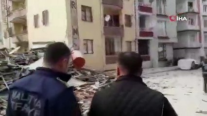 Malatya'da 4 katlı bina çöktü