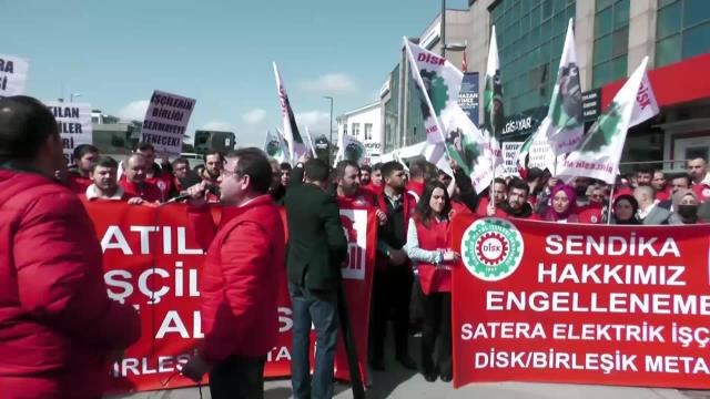 İşten Çıkarılan Seatre İşçileri İçin Cengiz Holding Önünde Eylem: İşçiler Geri Alınmadığı Takdirde, Üçüncü Günün Sonunda Holding Önünde Çadır...