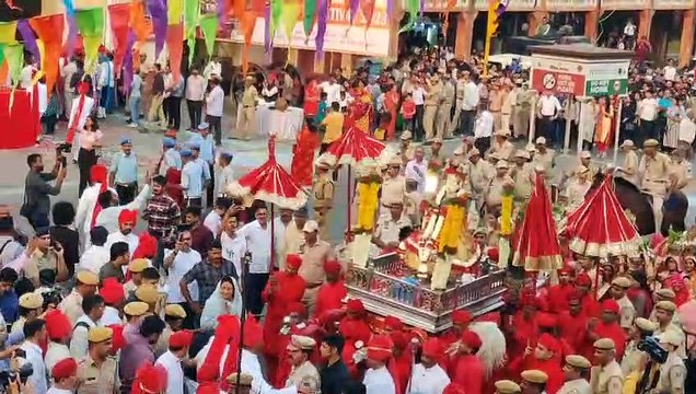 जनानी ड्योढी से निकली गणगौर की शाही सवारी, देखने उमड़े देश—दुनिया के लोग