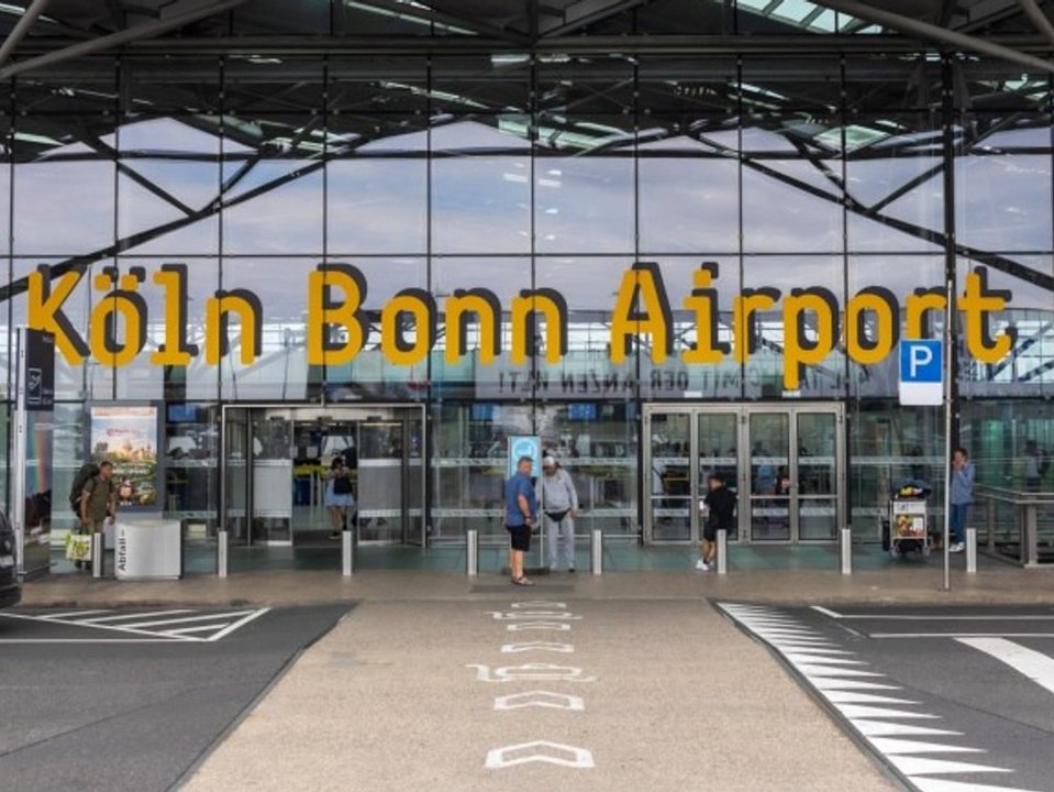 Flughafen köln/bonn: mann fährt absichtlich mehrere menschen an