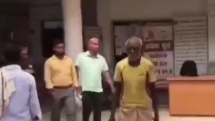 सिंगरौली: पीएम आवास की जांच कराने हितग्राही पहुंचा कलेक्ट्रेट कार्यालय