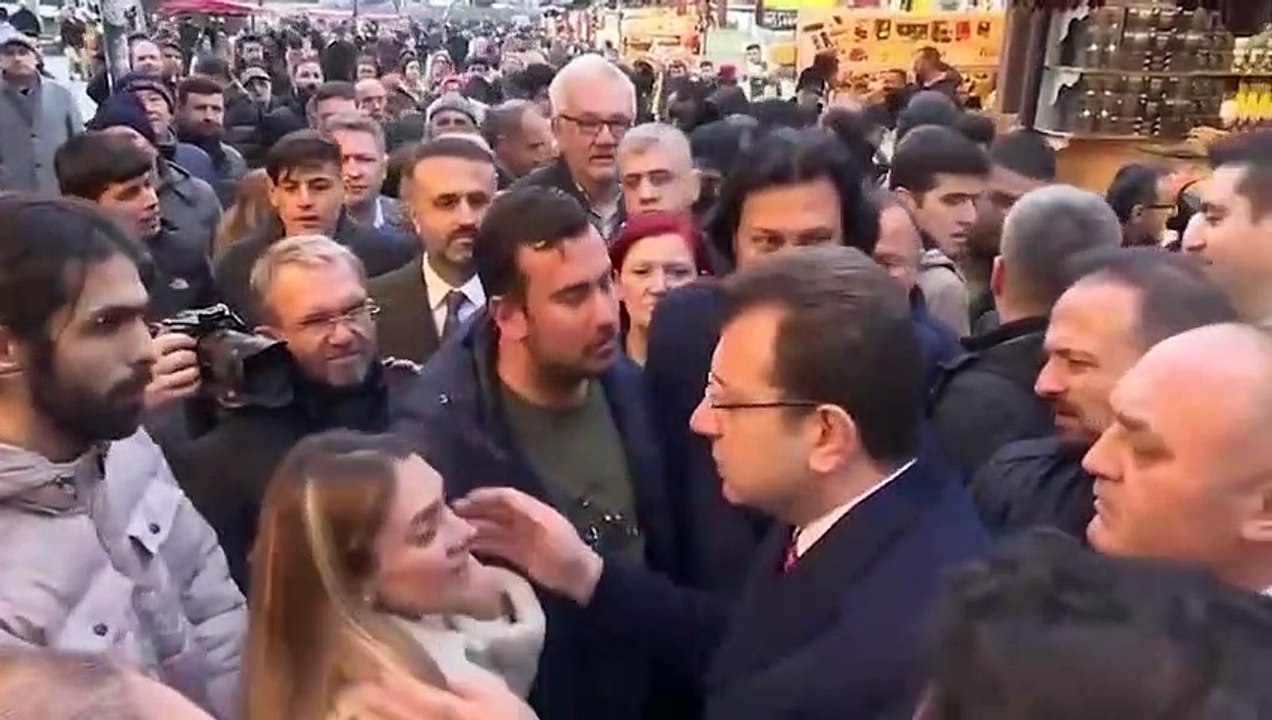 Hataylı depremzede İmamoğlu’nu görünce gözyaşlarını tutamadı: Kimse gelmemişken, biz bir suya muhtaçken sizler oradaydınız