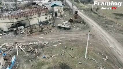 Pasukan Ukraina meledakkan tank Rusia dengan menjatuhkan bom ke palka terbuka