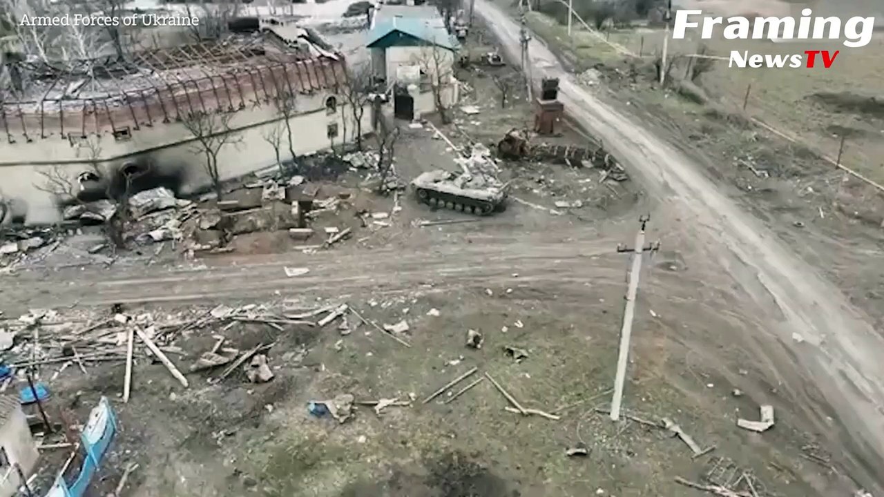 Pasukan Ukraina meledakkan tank Rusia dengan menjatuhkan bom ke palka terbuka