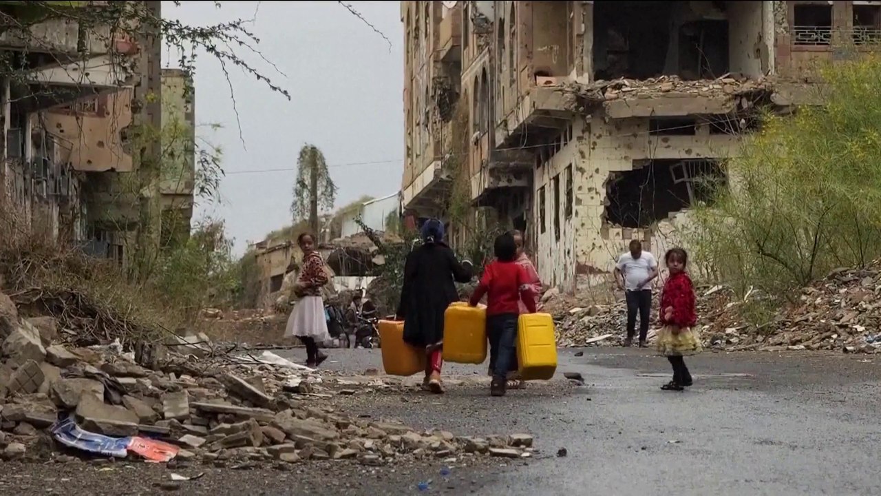 قصص مأساوية لأطفال ضحايا قناصة ميليشيا الحوثي ف...