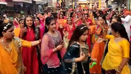 महिलाओं ने राजस्थानी गणगौर गीतों पर किया नृत्य