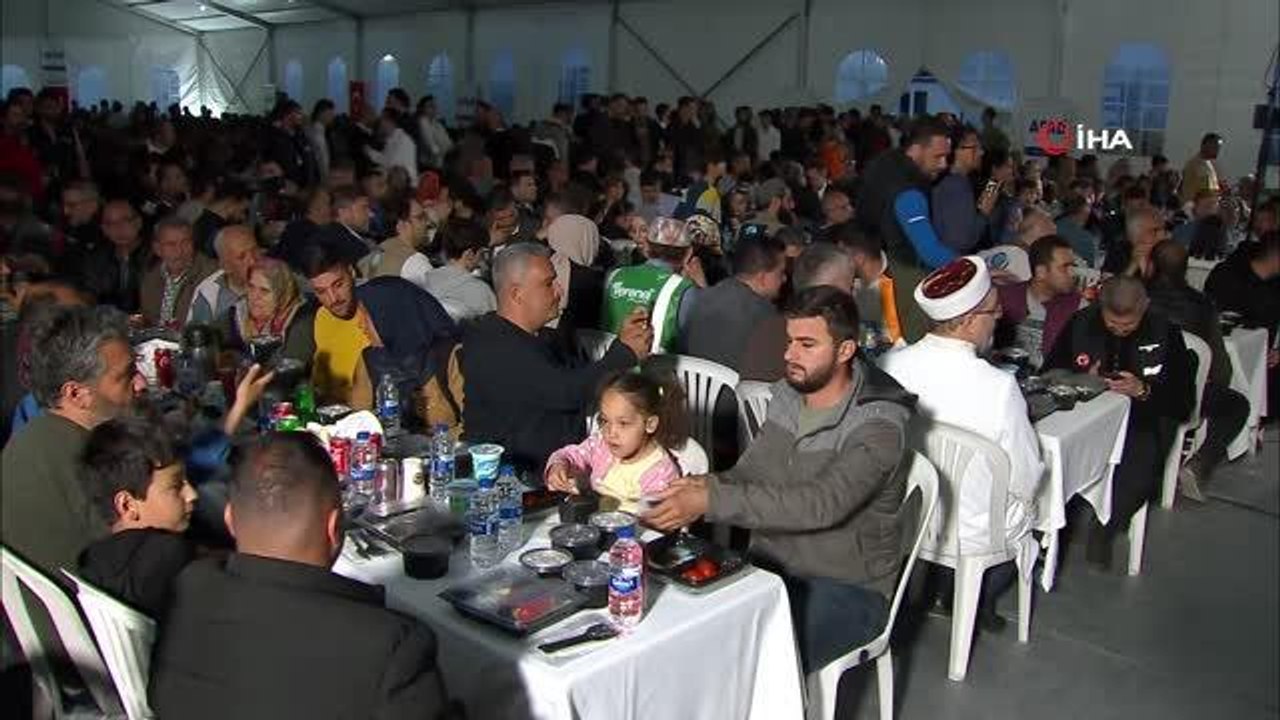 Cumhurbaşkanı Erdoğan'dan muhalefete "deprem turisti" benzetmesi