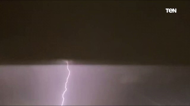 هطول أمطار ورعد وبرق في سماء القاهرة