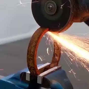 how to turn a rusty old bearing into a beautiful, sharp cutting knife using a few inexpensive items