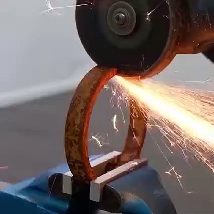 how to turn a rusty old bearing into a beautiful, sharp cutting knife using a few inexpensive items