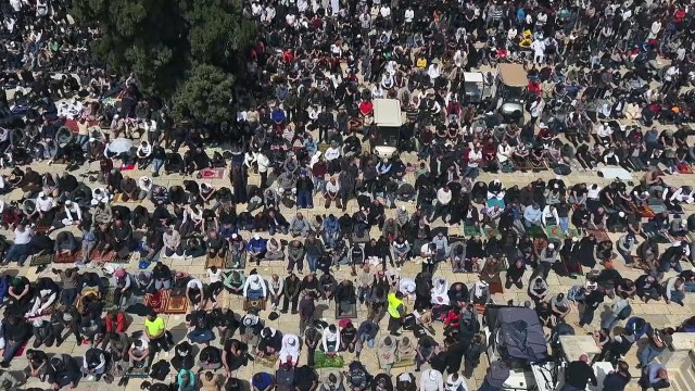 Muçulmanos realizam primeira reza do Ramadã na Esplanada das Mesquitas