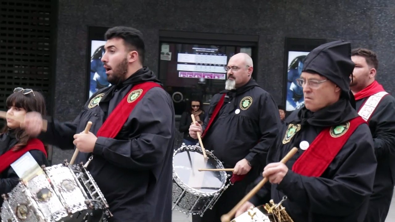 Tambores de Hellín llenan la Gran Vía y se alía...