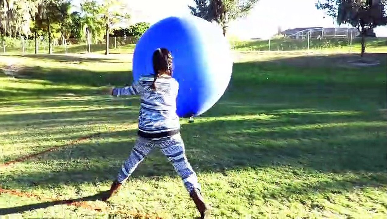 Bad Baby GIANT BALLOON SURPRISE POPS Fail Victoria vs Annabelle Freak Daddy & Toy Freaks Hidden Egg