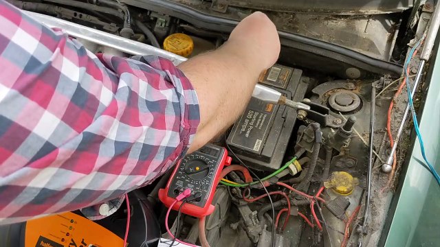 Halfords Automatic Battery Charger - Up to 2L Engines | Unboxing and Review. (Long Version)