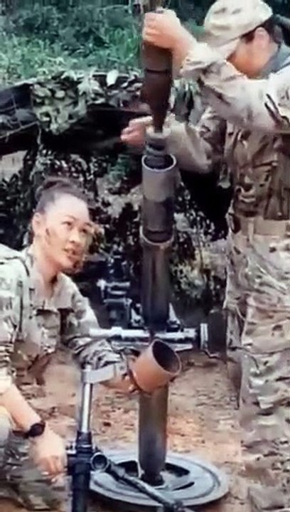81mm_Mortar_Shooting_Comparison_(Women_vs._Men)(360p)