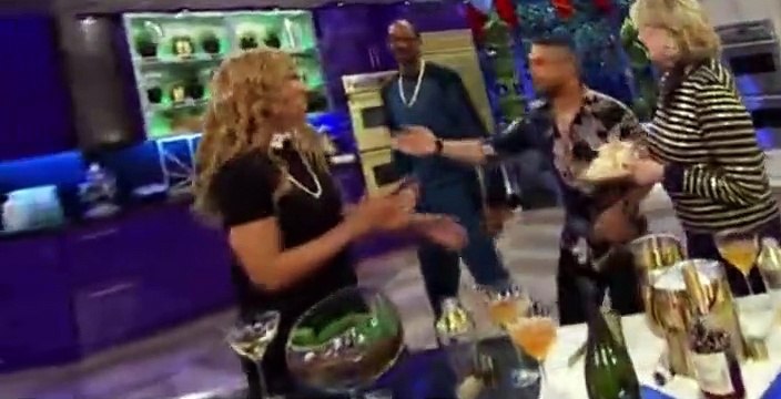 Martha and Snoops Potluck Dinner Party S02 E06