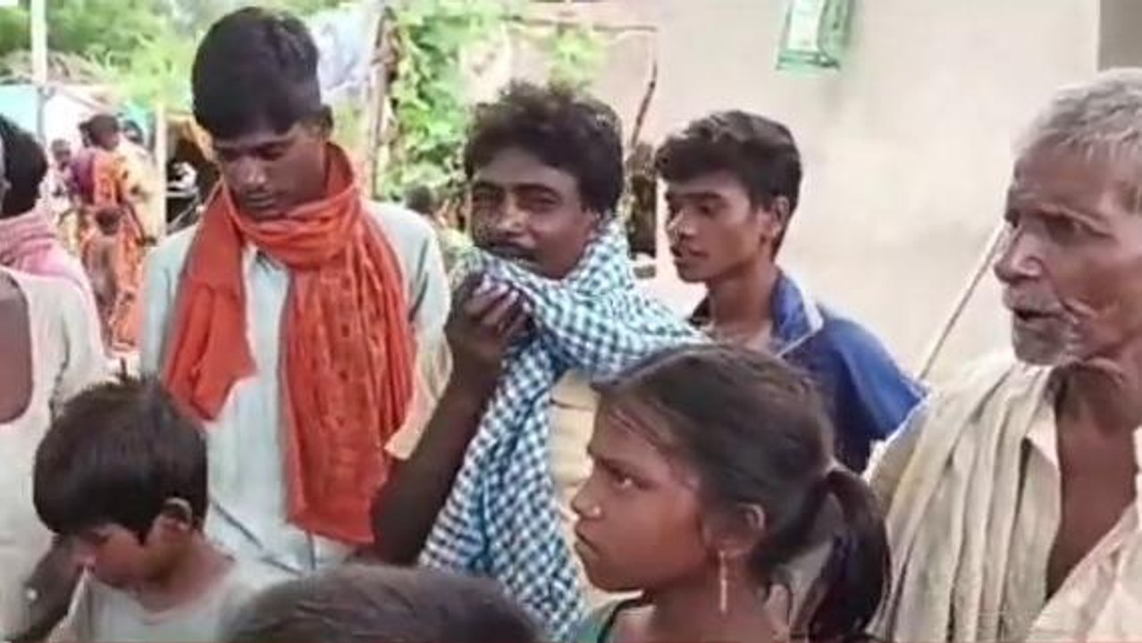 बक्सर: स्वच्छता कर्मियों को छह महीने से नहीं मिला मानदेय, जताया विरोध