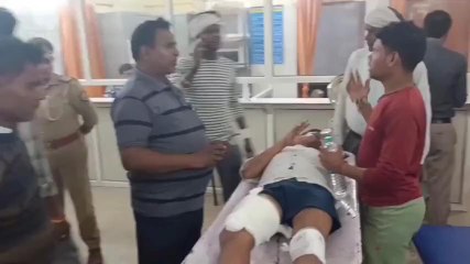 हाथरस: दो बाइक सवारों की हुई आमने-सामने की टक्कर, हादसे में दो युवक हुए गंभीर घायल