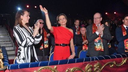 Commémorations Rainier III : la princesse Stéphanie de Monaco vide son sac avec fierté sur le rocher