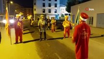 Mehteran takımı sahur için sokağa indi: Vatandaşlar mehter marşlarıyla uyandı