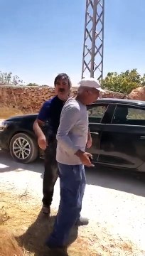 Bir dönem Fetullahçı Zaman'da yazan eski AKP'li vekil Mehmetçik'e el kaldırıp hakaret etti