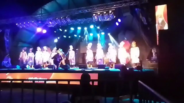 Murga DOÑA FLORINDA en el escenario de Parque Rodó, Tacuarembó, Uruguay (20/02/2023)