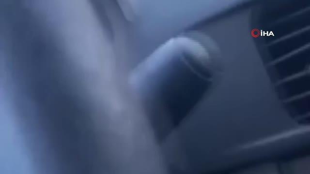 Sultanbeyli'de uçan tekmeli yol verme kavgası kameradaSultanbeyli'de yol verme kavgasında tekme ve yumruklar havada uçuştu