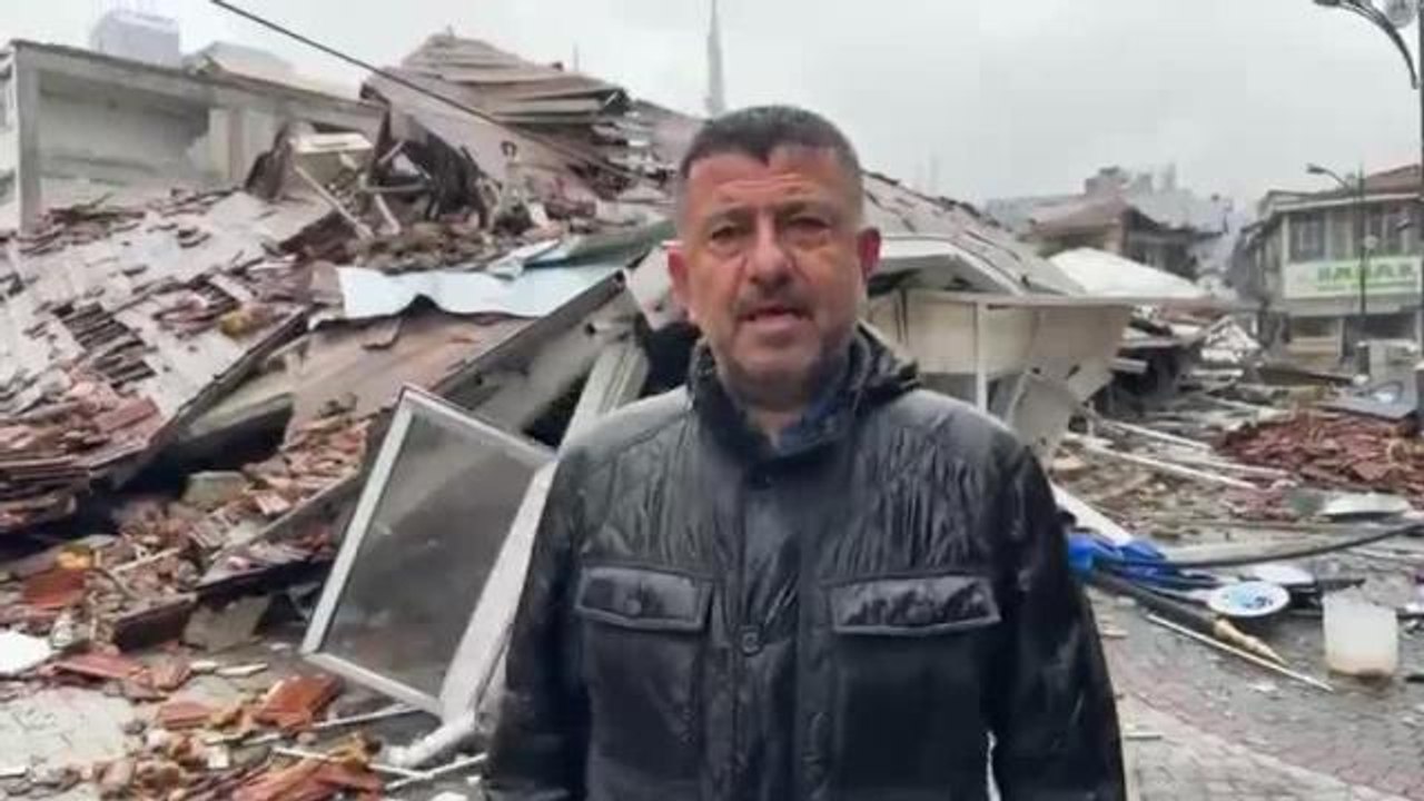 Ağbaba, Malatya'daki Yıkımı Sokak Sokak Gösterdi: "Malatya'nın Ayağa Kalkabilmesi İçin Özel Bir Kanun Çıkarılması Gerekiyor"