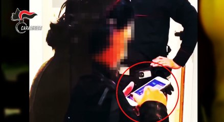 Finta cieca per 15 anni: faceva spese e utilizzava cellulare. Indagati due medici (25.03.23)