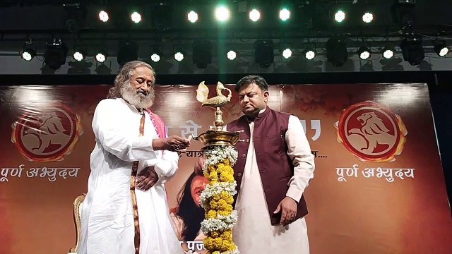 आध्यात्मिक गुरु श्रीश्री रविशंकर इंदौर आए