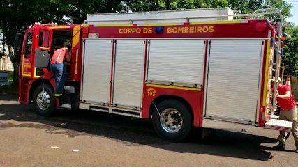 Panela de pressão esquecida no fogão causa incêndio