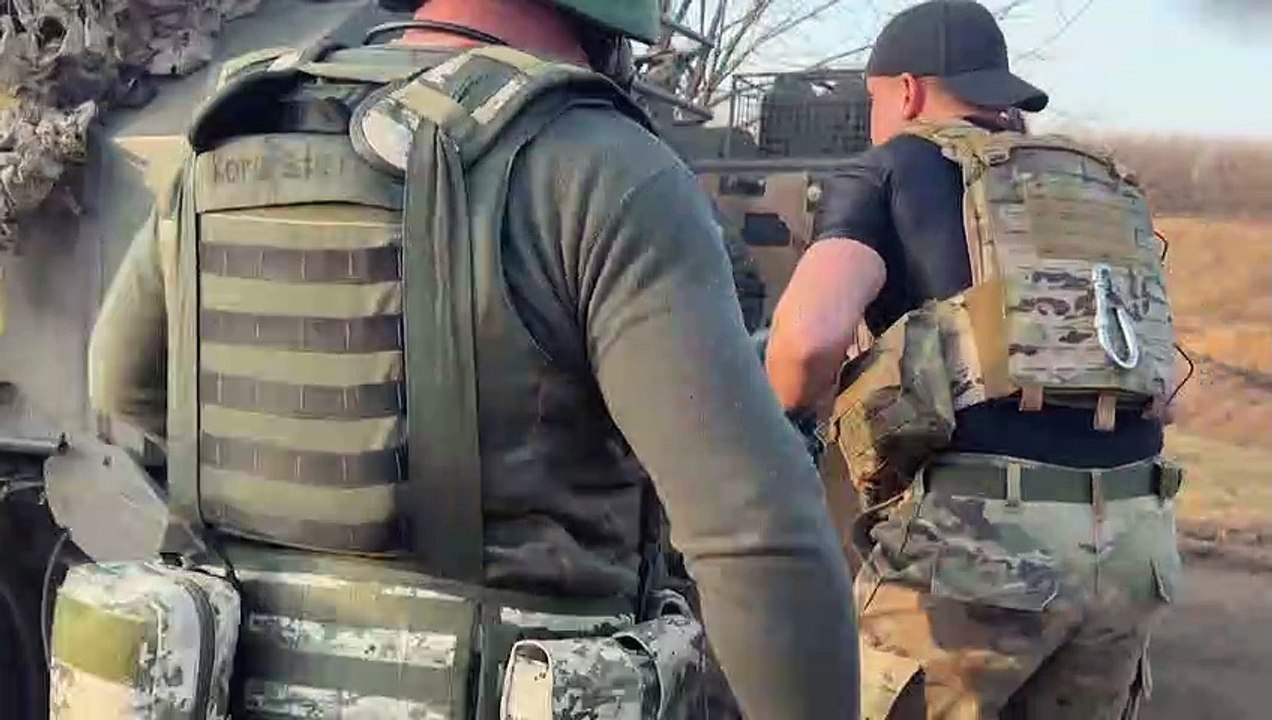 Ukraine: Sanitäter kümmern sich um Verletzte nahe der Front