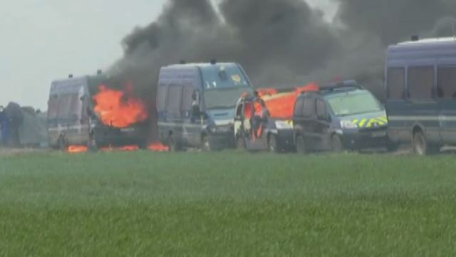 Francia, duri scontri alla manifestazione contro il bacino idrico