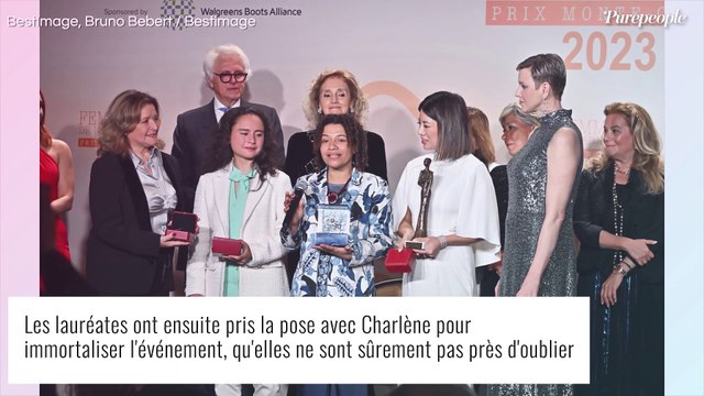 Charlène de Monaco sculpturale et scintillante en robe à sequins au côté d'Albert, la princesse subjugue