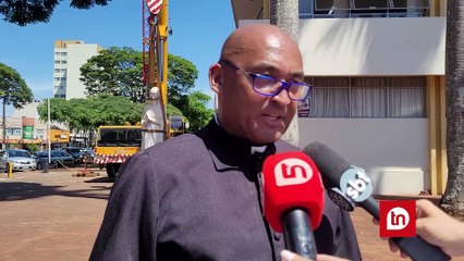 Vídeo: santa 'escondida' da Catedral de Apucarana é realocada