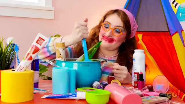 RAINBOW FRIENDS ARE ALIVE - Transformation Into a Green! Parenting Ideas & DIY Crafts by 123 GO!