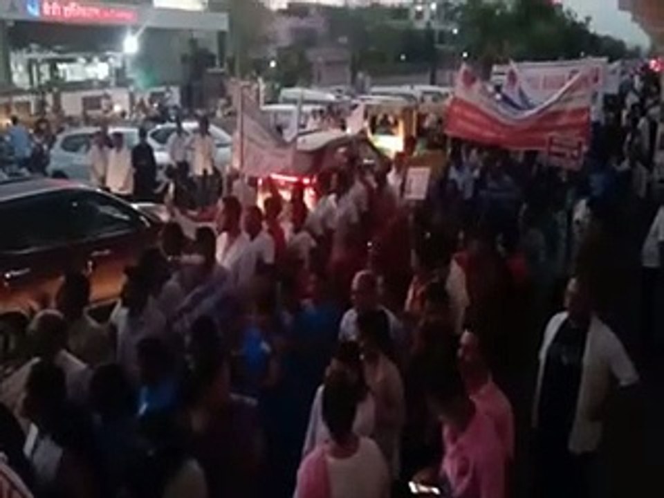 राइट टू हेल्थ बिल के विरोध में निजी चिकित्सकों ने निकाली महारैली