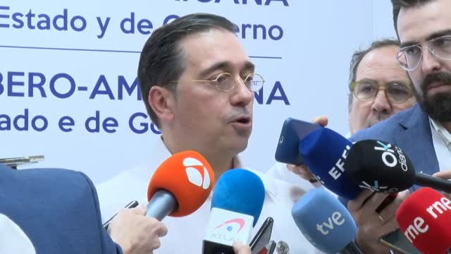 Albares pregunta a Feijóo si con sus palabras pretende que España deje vacía su silla y deje solo al rey