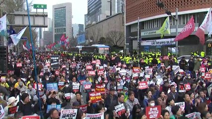 서울 도심 곳곳 대규모 집회..."노동시간 유연화·굴욕 외교 중단" / YTN